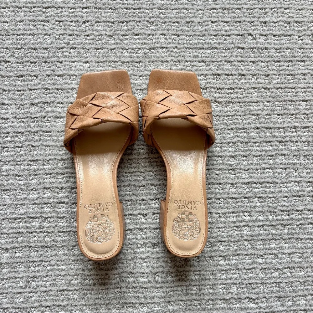 Vince Camuto Beige woven mules, size 7 - Picture 2 of 6